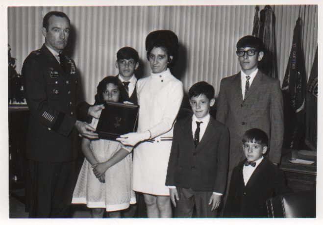 fam.jpg (51630 bytes)